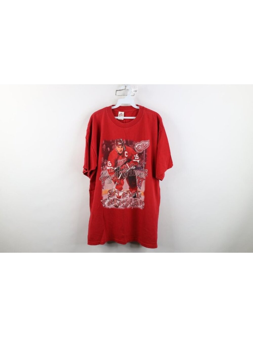 Vintage 90s Steve Yzerman Detroit Red Wings Hockey T-Shirt Mens Size XL Cotton